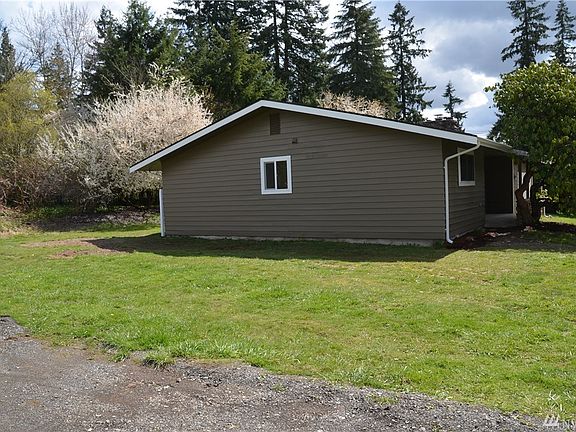 Large side yard with RV Parking
