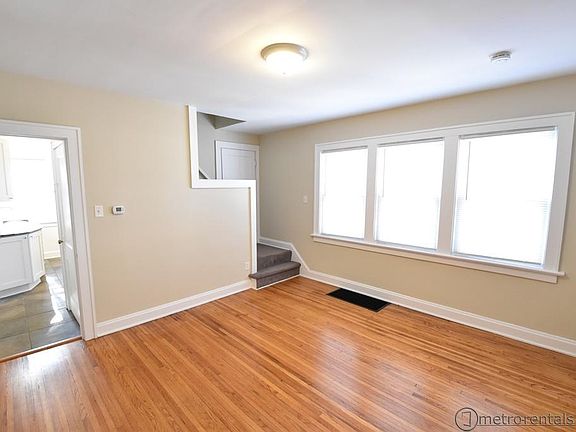 5th image of 109 E Como Ave