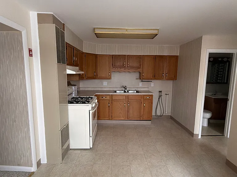 5 Alden St #B — Photo 3