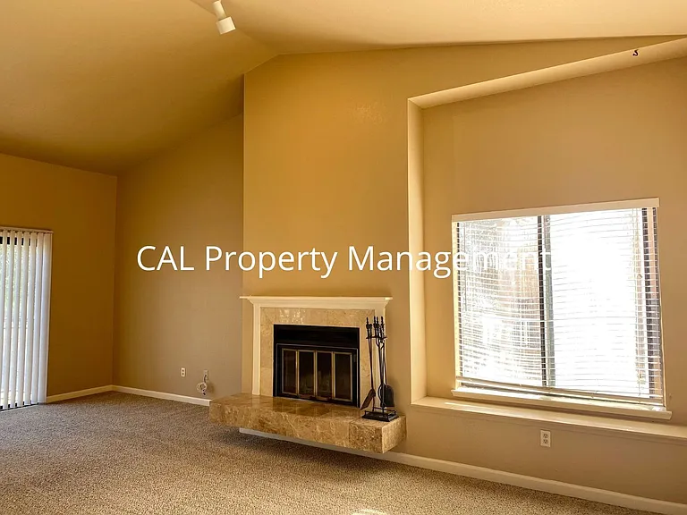 2440 N Main St #F — Photo 2