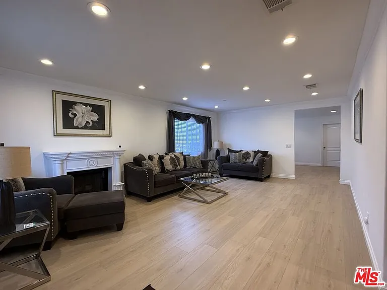 10109 Gloria Ave — Photo 6