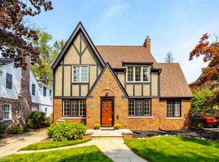 774 Rivard Blvd, Grosse Pointe, MI 48230