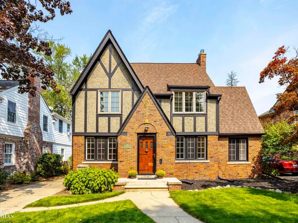 774 Rivard Blvd, Grosse Pointe, MI 48230