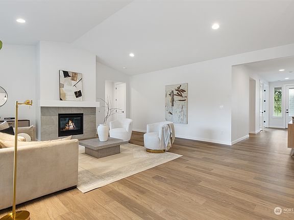 5th image of 18578 Sawgrass Drive NE