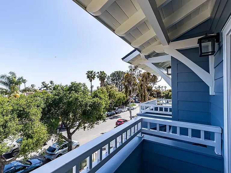 1438 Hornblend St — Photo 20