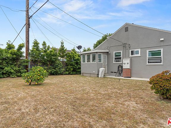 3rd image of 8720 El Manor Ave