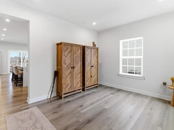 22 Oakwood Blvd, Union Twp., NJ 08827