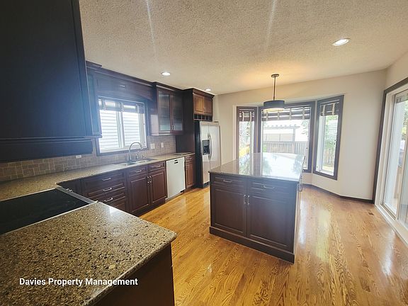 3rd image of 4427 Whitemud Rd NW