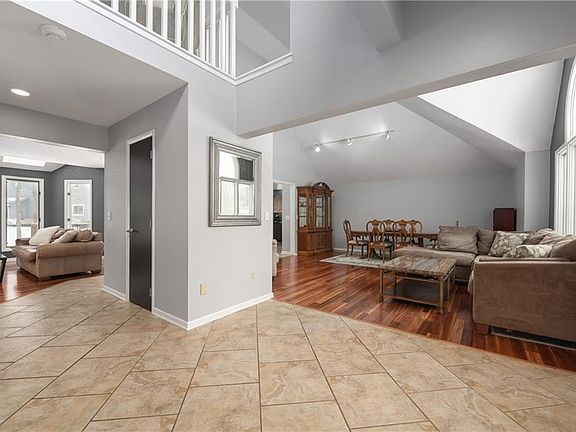 4th image of 16951 Walnut Creek Dr