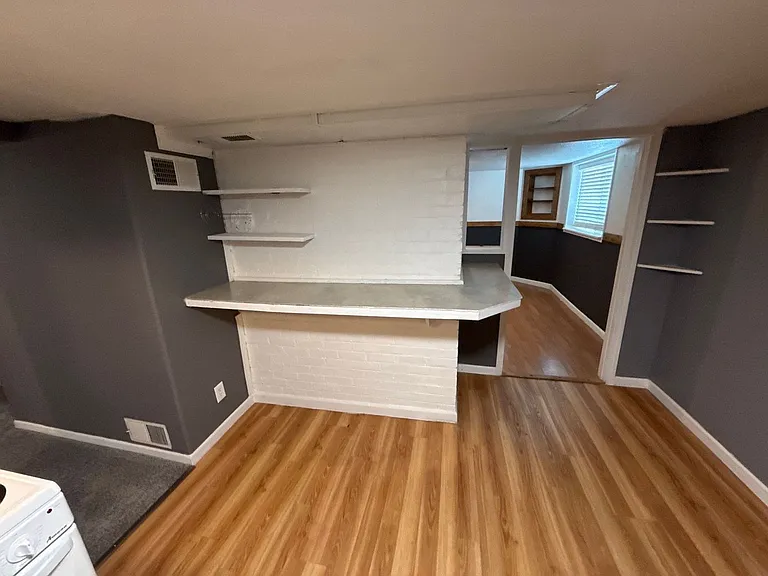 745 E St NE #B — Photo 8