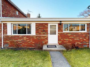 515 Glenshire Rd, Glenview, IL 60025