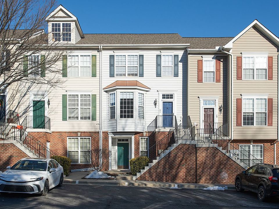1st image of 33 Harbour Heights Dr