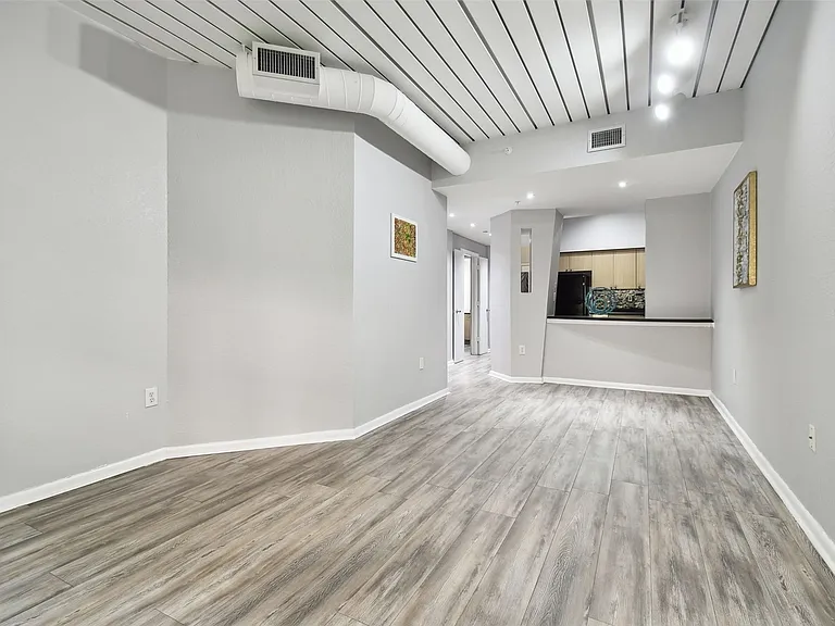 2402 W Azeele St #418 — Photo 19