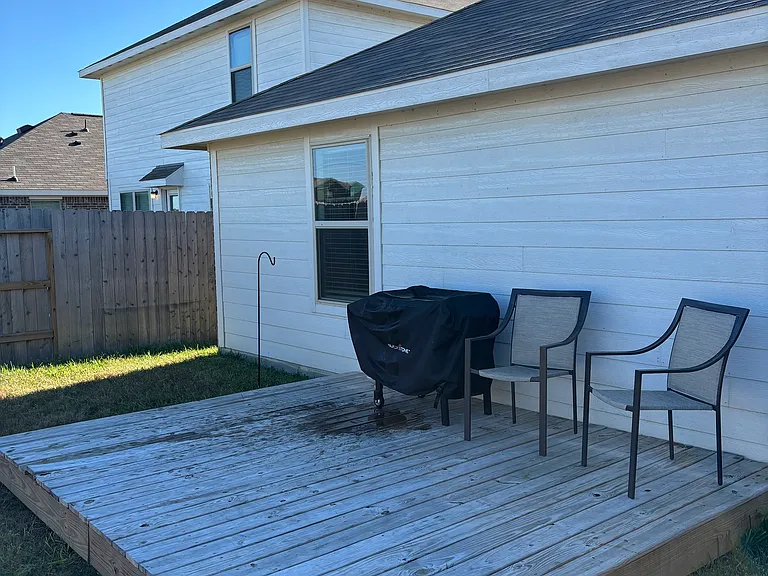 12'x12' deck in backyard