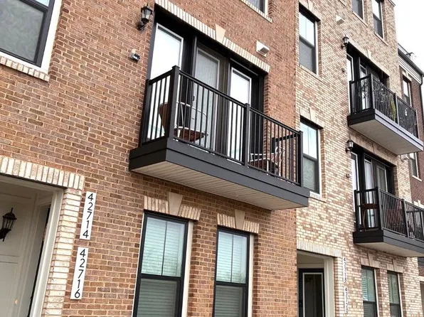 42716 Darala Dr, Ashburn, VA 20147