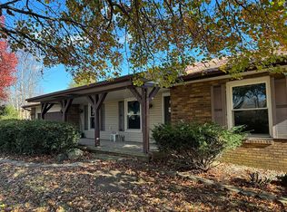 8 Manor Ln, Mattoon, IL 61938