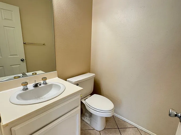 694 Warwick Ave — Photo 9
