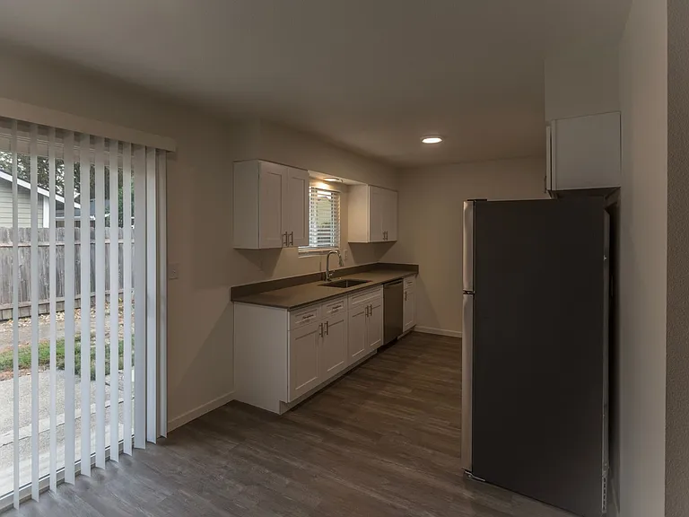 822 S Columbia St — Photo 6