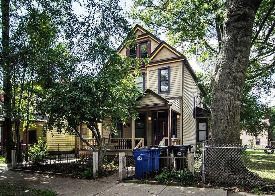 1st image of 1828 W 45th St