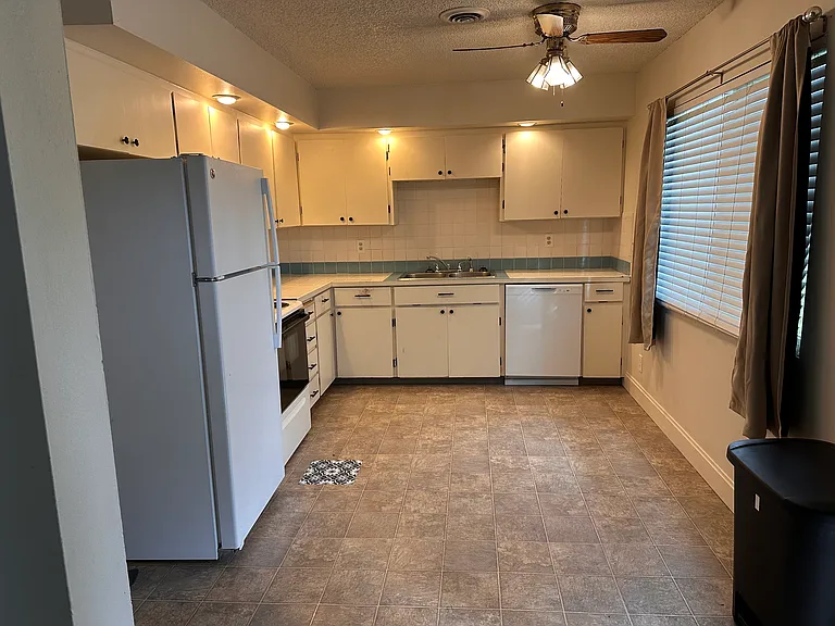 215 SW Cedar Ave #225 — Photo 2