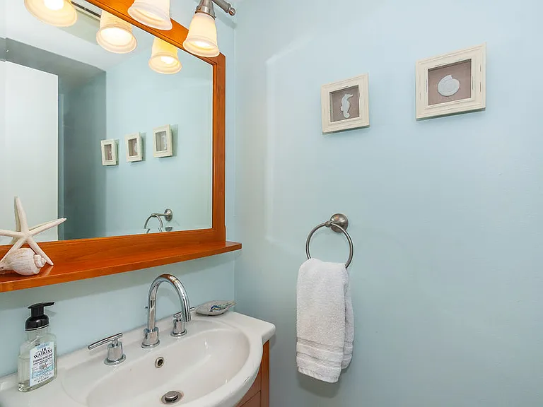 129 Governor Winthrop Rd — Photo 12