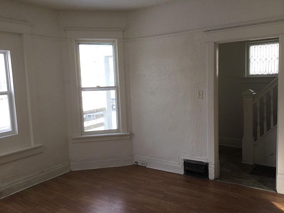 3rd image of 710 E Thrush Ave
