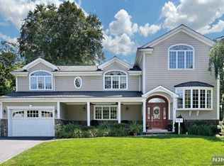 3 Steven Dr, Dumont, NJ 07628