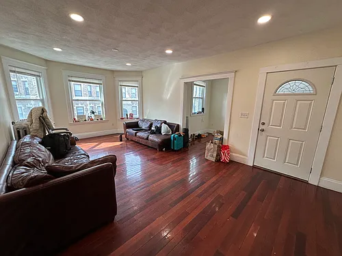 194 Kelton St Photo 1