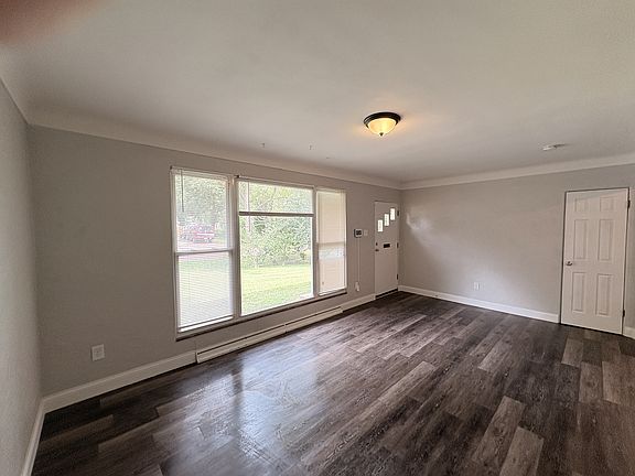 3rd image of 5 Spruce Dr