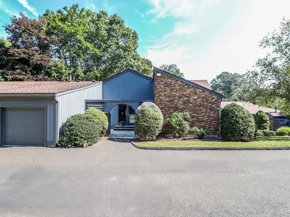 19 Hearthstone Drive #19, Brookfield, CT 06804