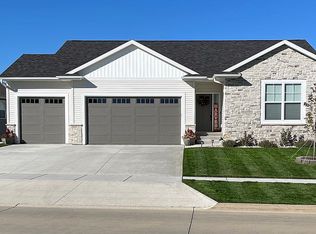 1194 Cedar Springs Dr, Marion, IA 52302