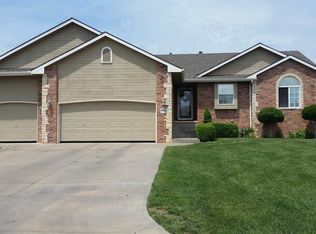 340 E Fox Run St, Mulvane, KS 67110