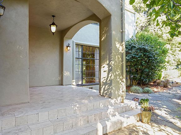 5th image of 275 Southwood Dr
