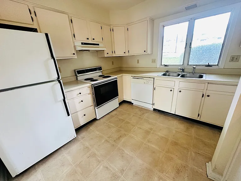 301 Shenandoah Cir — Photo 7
