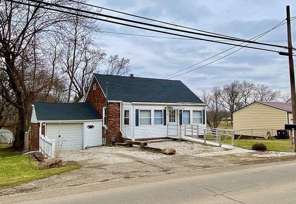2nd image of 816 Hanna Rd