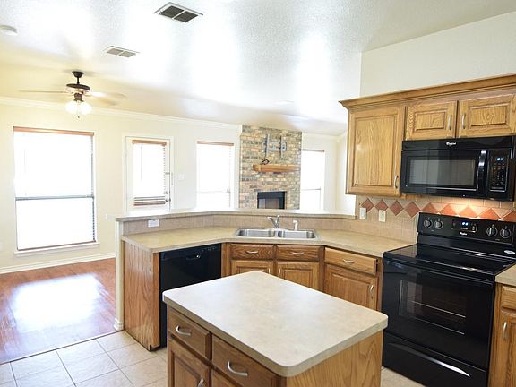 4th image of 513 Irish Ln