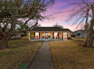 502 Bellevue Dr, Cleburne, TX 76033