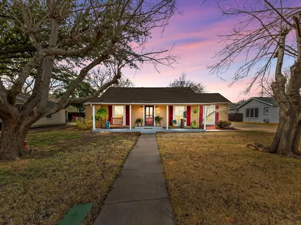 502 Bellevue Dr, Cleburne, TX 76033