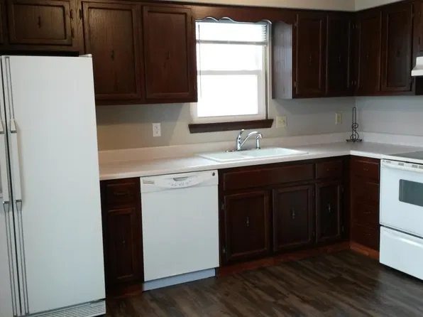 830 Deerfield Rd, Chatham, IL 62629