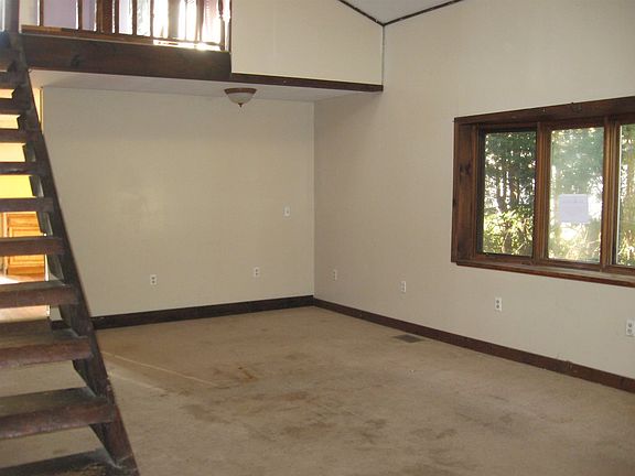 2nd image of 1009 Clark St