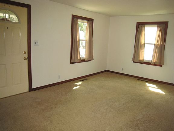 3rd image of 2109 S Dorothy St