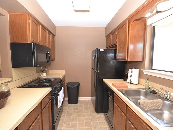 5th image of 512 Green Mountain Cir APT 100