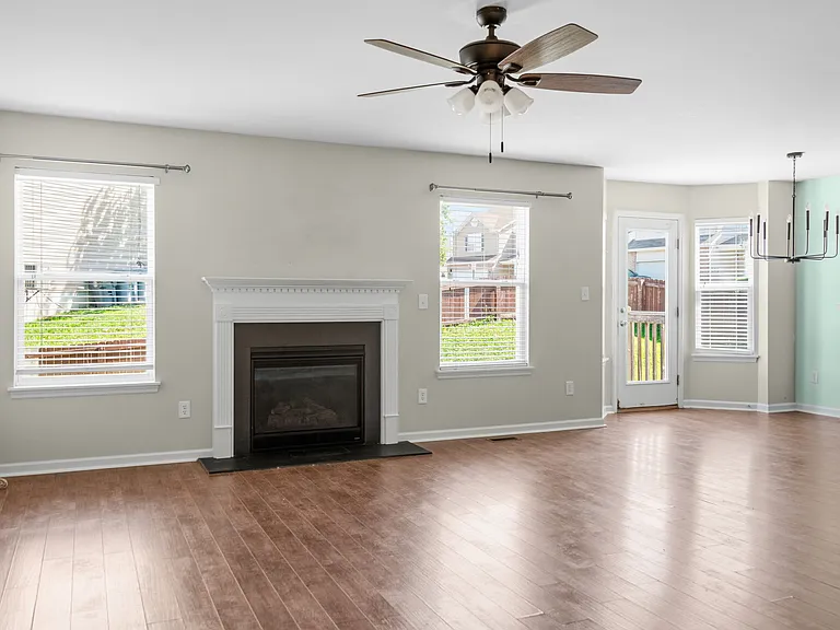 617 Spring Manor Dr — Photo 4