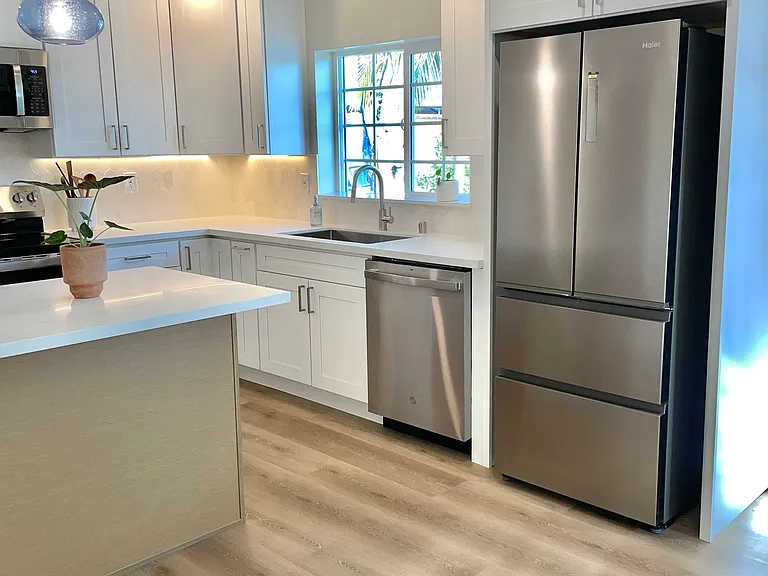 385 Theresa Way — Photo 2