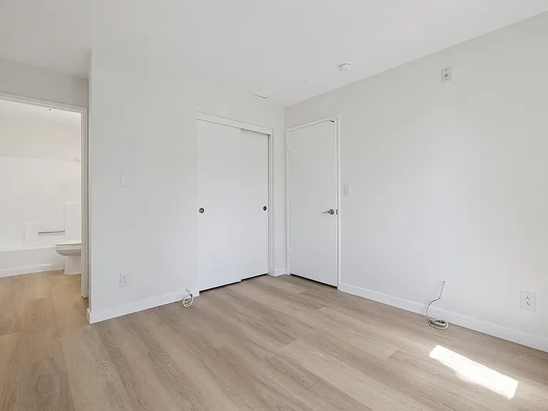 Westgate Apartments — Photo 23