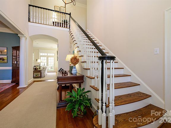 4th image of 4807 Cambridge Crescent Dr