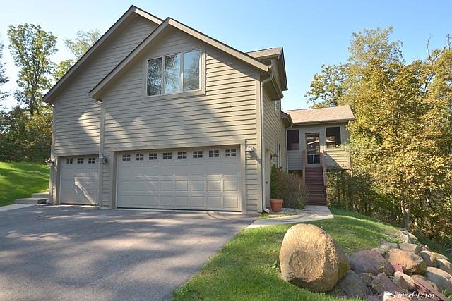 2nd image of 819 Woodland Dr