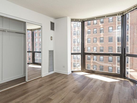 2nd image of 1109 N Dearborn St #2805