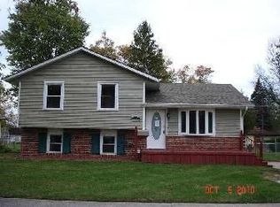 1452 Vermont Ave, Marysville, MI 48040
