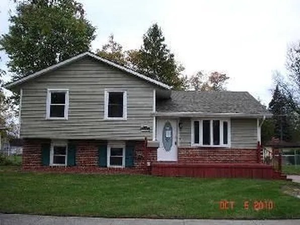 1452 Vermont Ave, Marysville, MI 48040